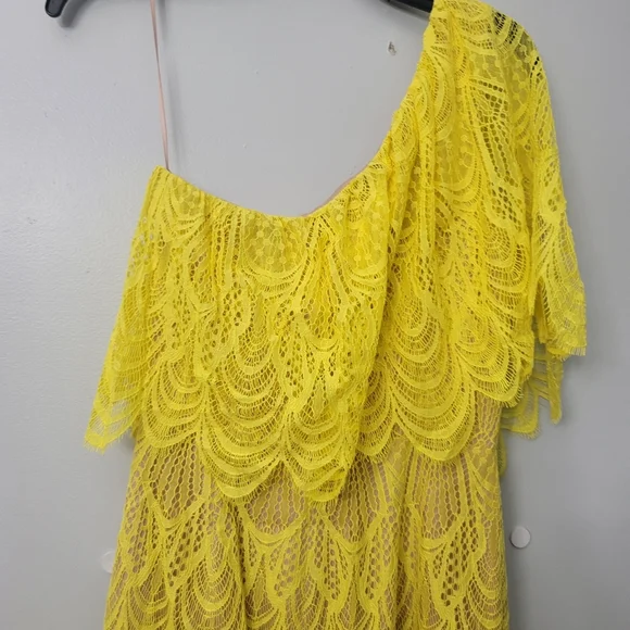 Dress The PopulationOne Shoulder Lace Sheath Yellow Dress Size: S